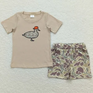 Khaki Camo Embroidery Duck Shorts Outfits